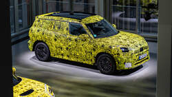 Erlkönig Mini Countryman EV Seite