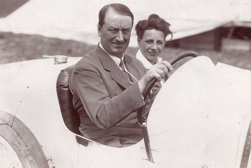 Ettore und Jean Bugatti im Type 35 (1924)