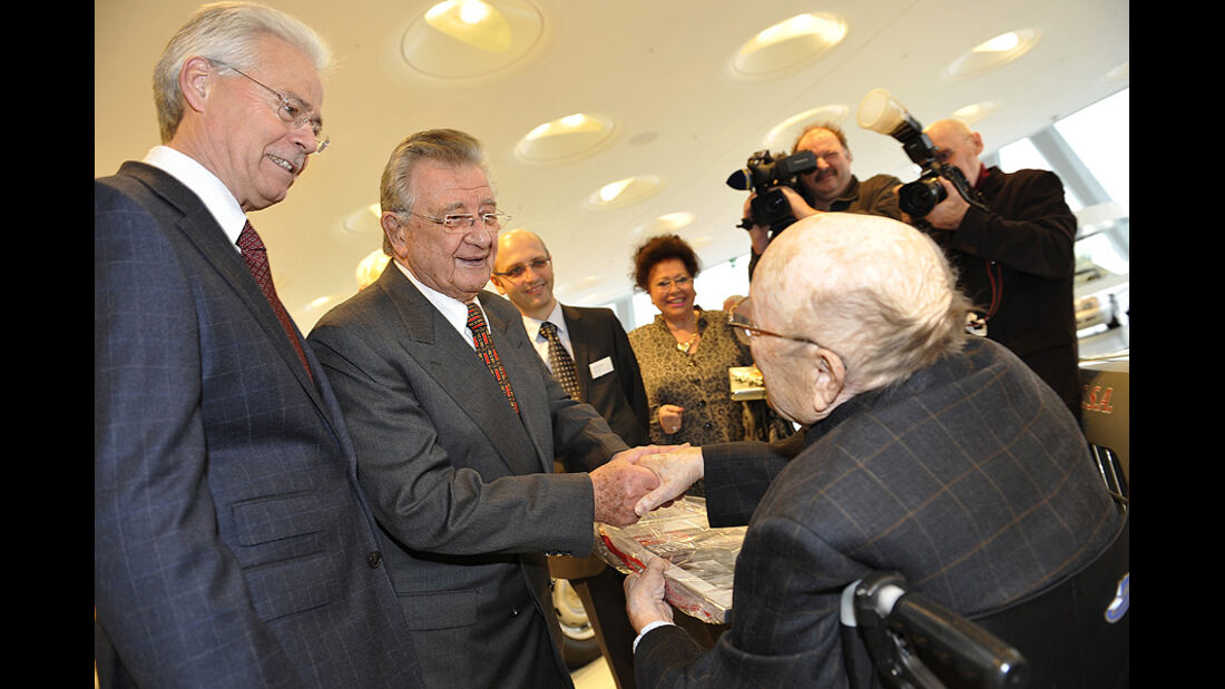 Eugen Böhringer feiert seinen 90. Geburtstaqg im Mercedes-Benz Museum