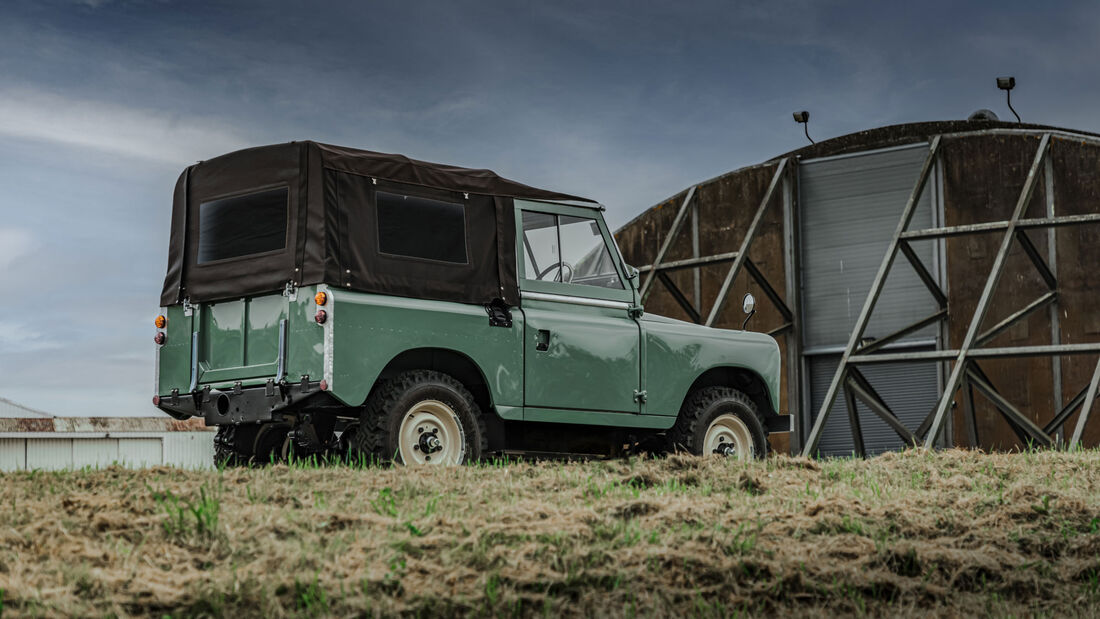 Everrati Land Rover Series IIA electric