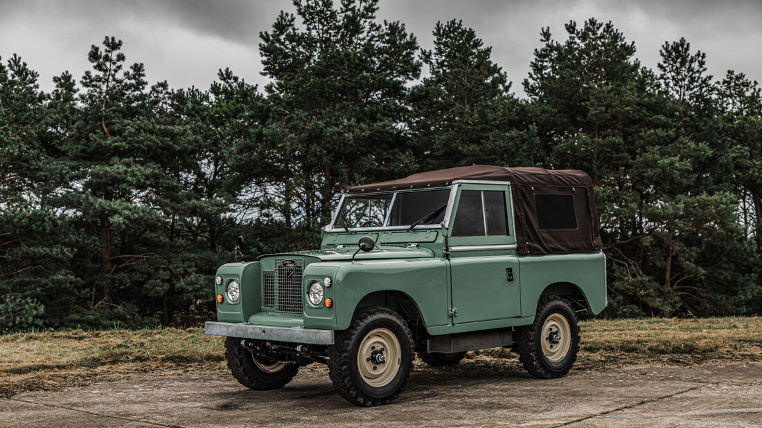 Everrati Land Rover Series IIA electric