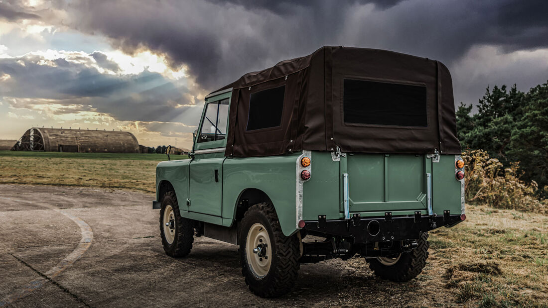 Everrati Land Rover Series IIA electric