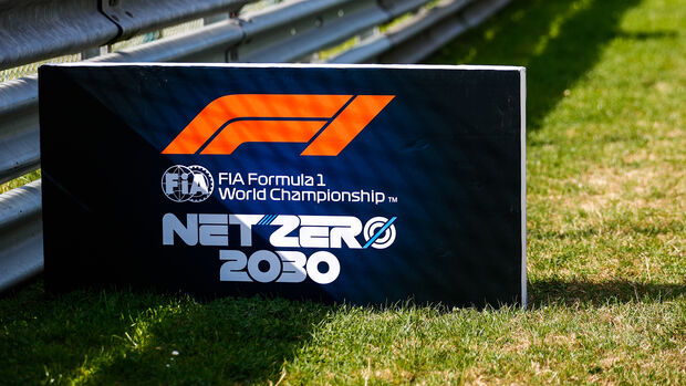 F1-Schild - Net-Zero - Klimaschutz Formel 1