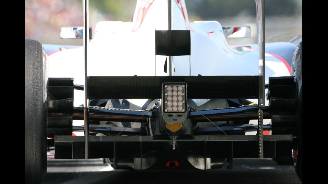 F1-Technik 2011 - Auspuff Sauber