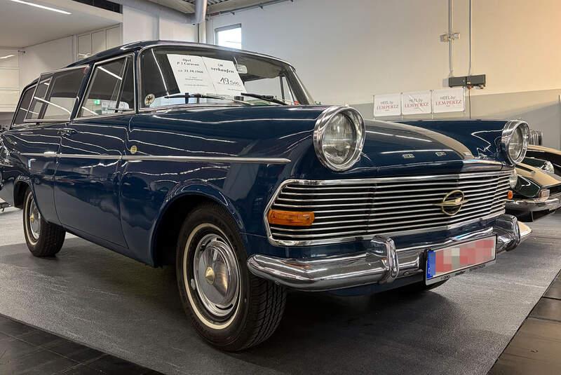 Fahrzeugmarkt Techno Classica Salon, Opel, BMW, Nissan, Mercedes, VW