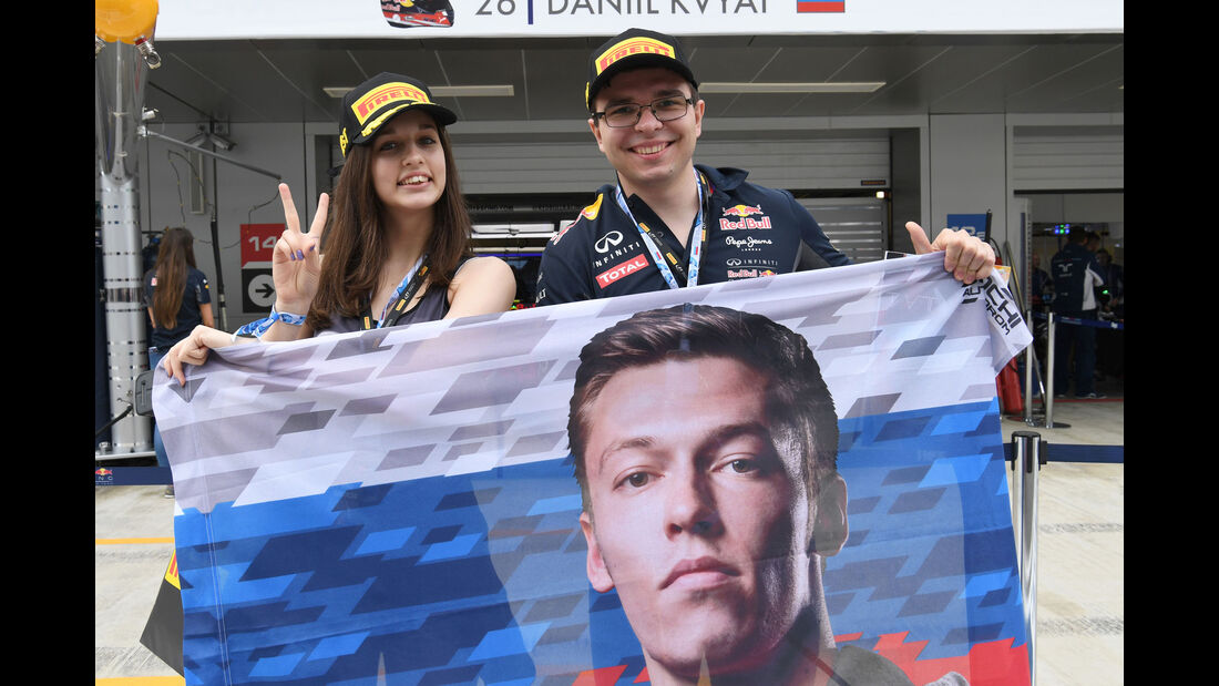 Fans - Daniil Kvyat - Formel 1 - GP Russland - 30. April 2016