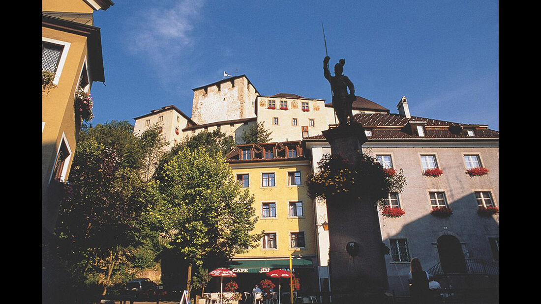 Feldkircher Altstadt mit der Schattenburg im Hintergrund