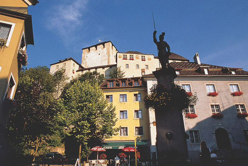 Feldkircher Altstadt mit der Schattenburg im Hintergrund
