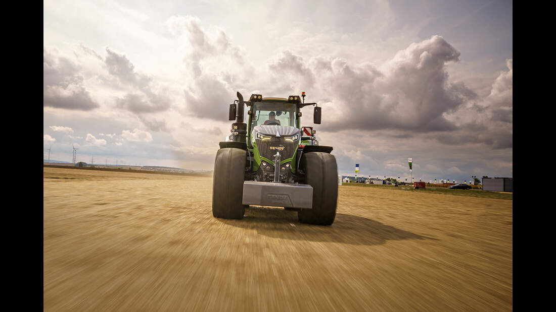 Fendt 1050 Vario: Hinterm Steuer des größten Standard-Traktors | AUTO