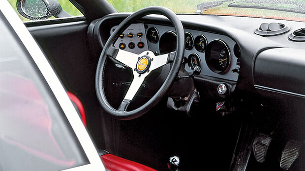 Ferrari 308 GT4, Cockpit