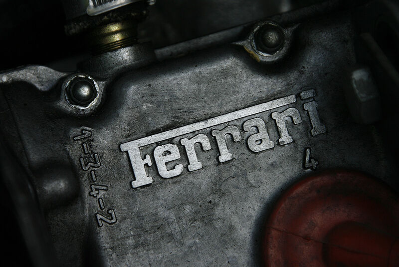 Ferrari 308 GTS, Schriftzug