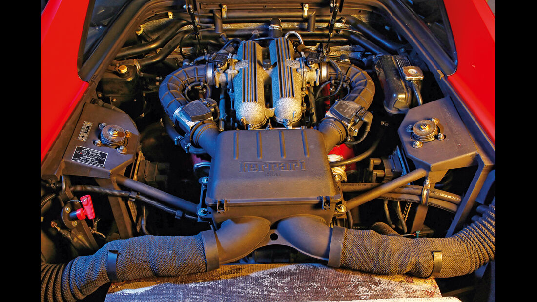 Ferrari 348 TB, Motor