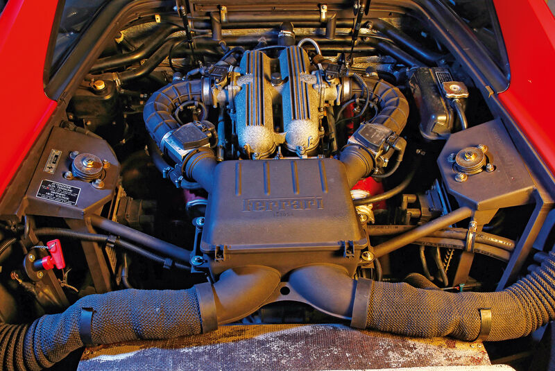 Ferrari 348 TB, Motor