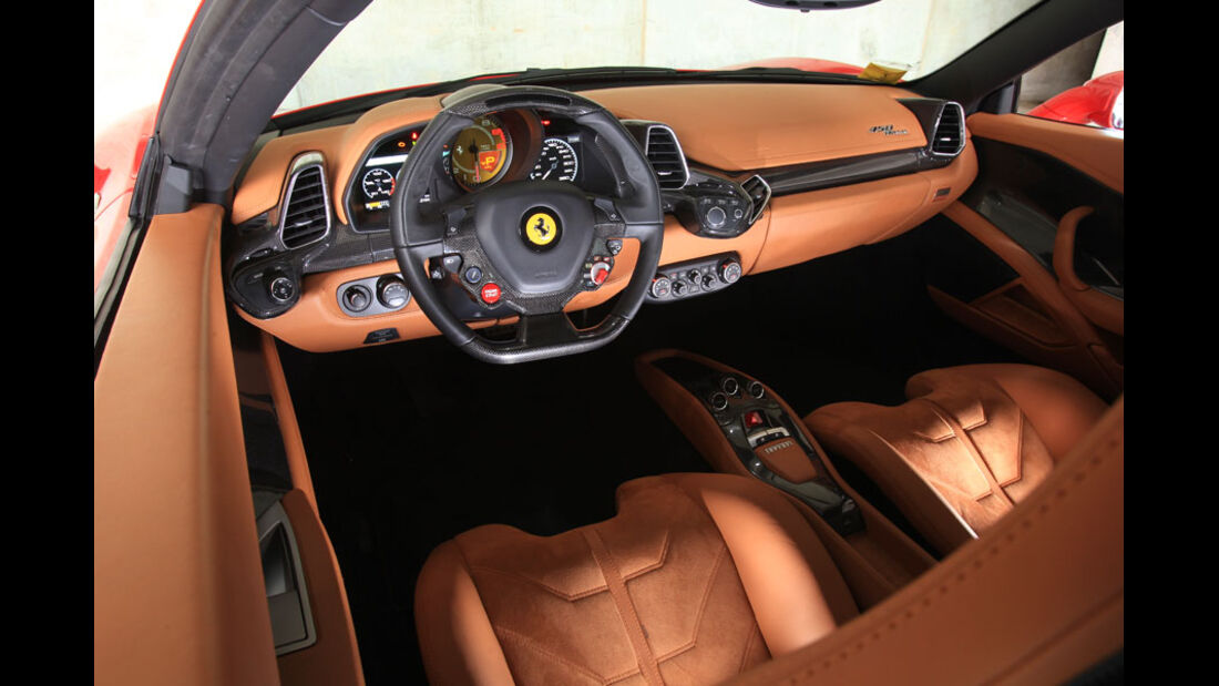 Ferrari 458 Italia, Cockpit