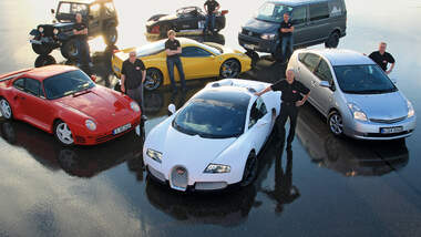 Ferrari 458 Italia, Lotus 2-Eleven, VW Bus, Porsche 959, Jeep CJ, Toyota Prius II, Bugatti Veyron 16.4, Gruppenbild