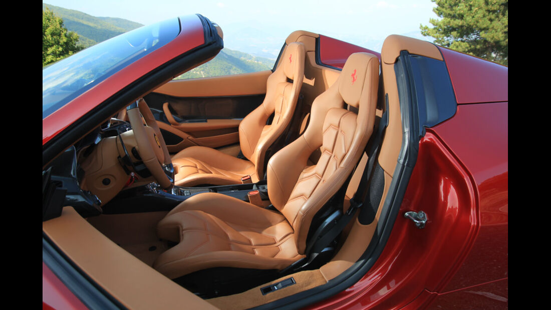 Ferrari 458 Spider, Fahrersitz, Sitze