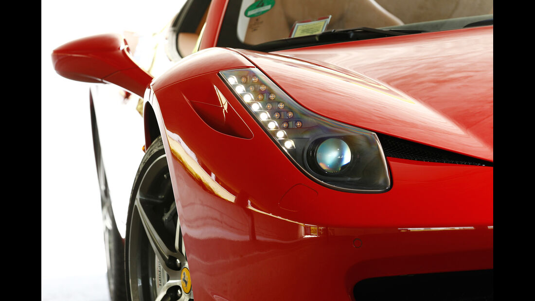 Ferrari 458 Spider, Frontscheinwerfer