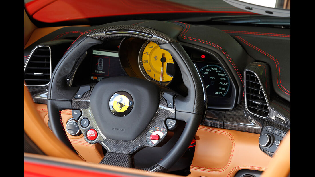 Ferrari 458 Spider, Lenkrad, Rundinstrumente