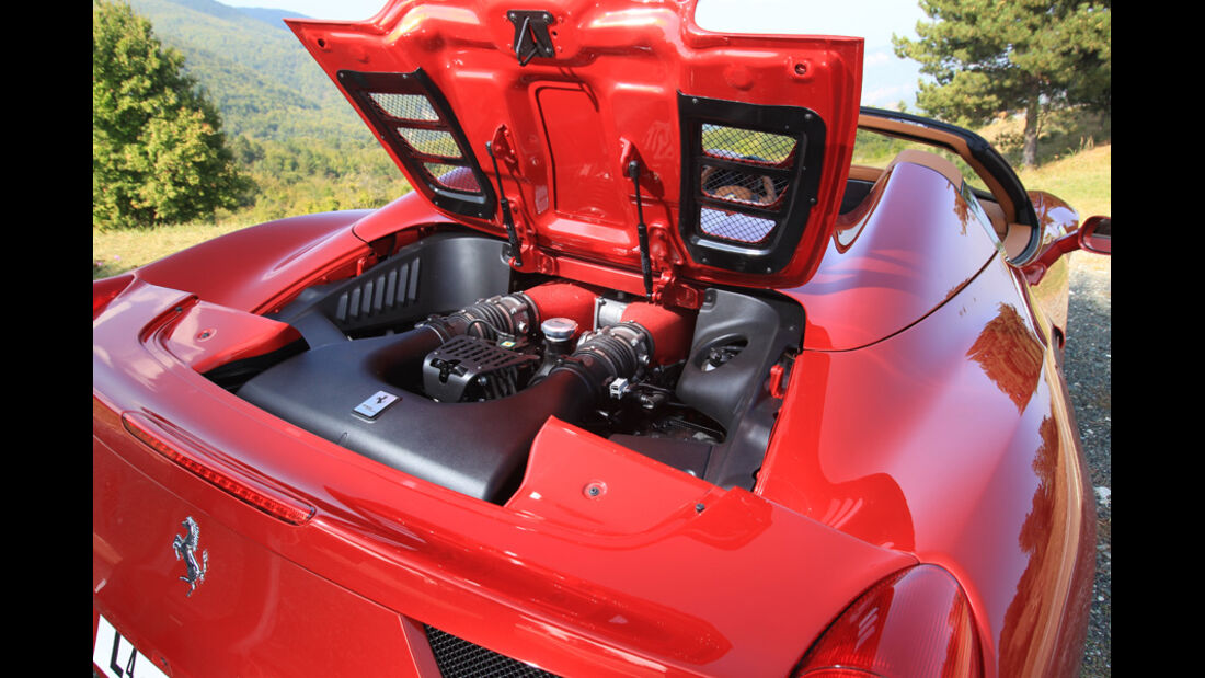 Ferrari 458 Spider, Motorhaube, Motorraum