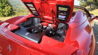 Ferrari 458 Spider, Motorhaube, Motorraum