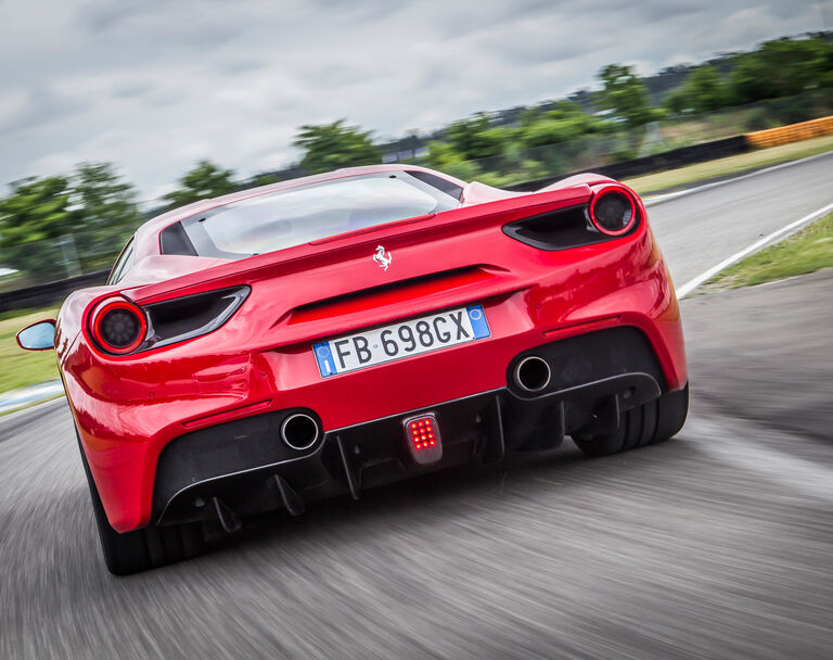 Ferrari 488 Gtb Im Supertest Auf Der Nordschleife Auto