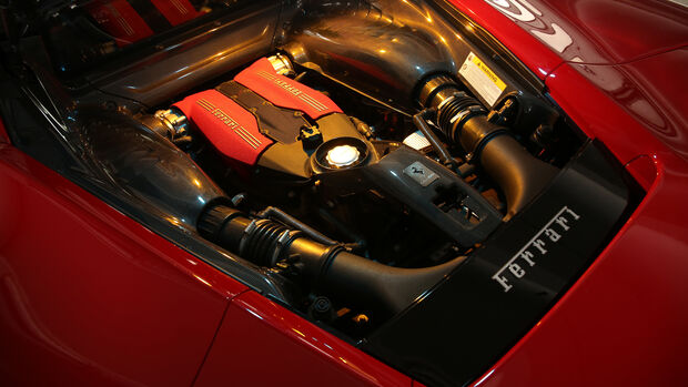 Ferrari 488 GTB, Motor