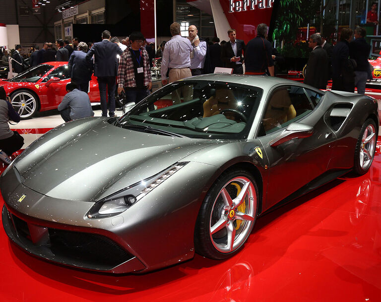 Ferrari 488 Gtb Auf Dem Autosalon In Genf Ferrari Mit