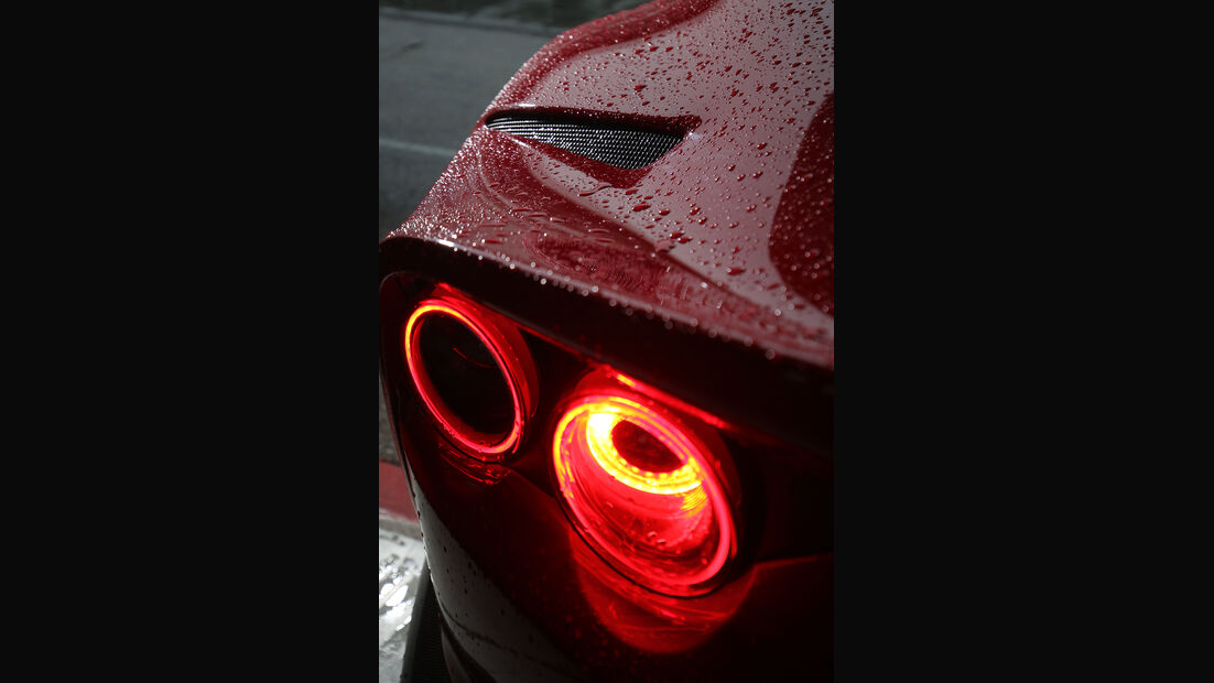 Ferrari 812 Superfast, Exterieur