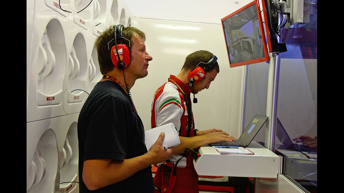 Ferrari - Boxen-Reportage - Formel 1 - GP Ungarn - 2014