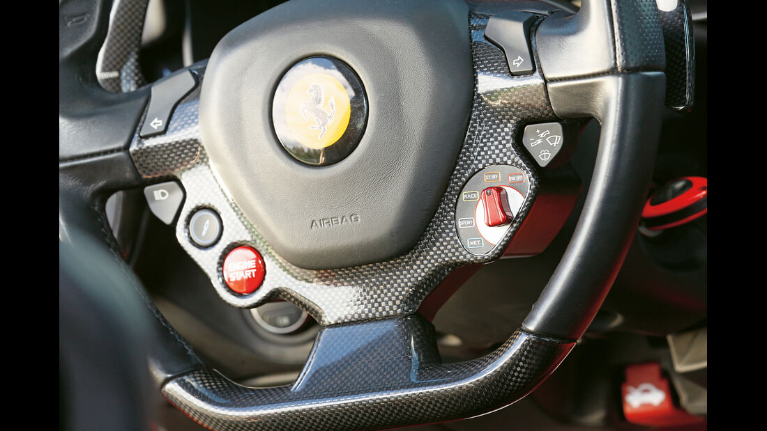 Ferrari F12 Berlinetta, Lenkrad,Bedienelemente
