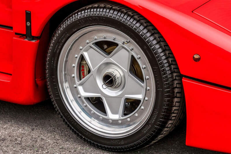 Ferrari F40 (1990) rechtes Vorderrad mit Brembo-Bremse