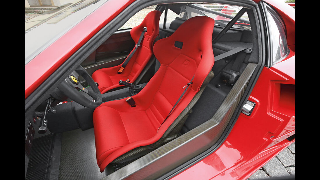 Ferrari F40, Fahrersitz