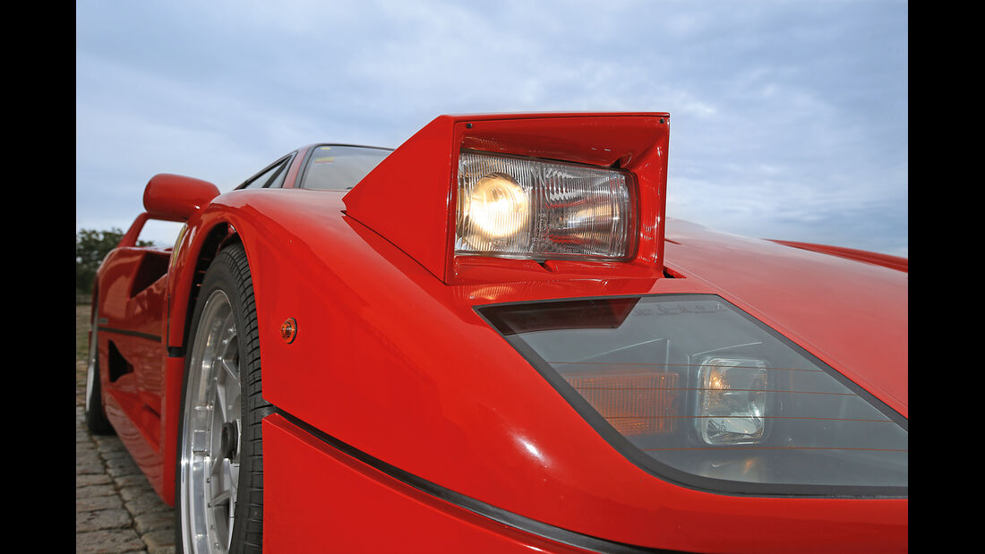 Ferrari F40, Frontscheinwerfer