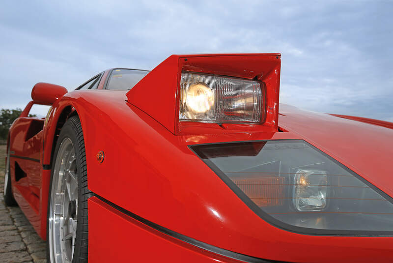 Ferrari F40, Frontscheinwerfer