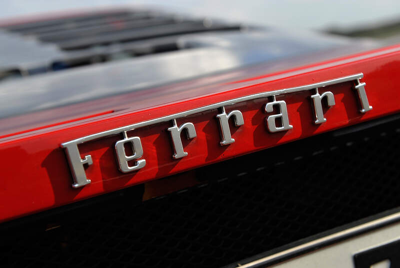 Ferrari F40, Schriftzug