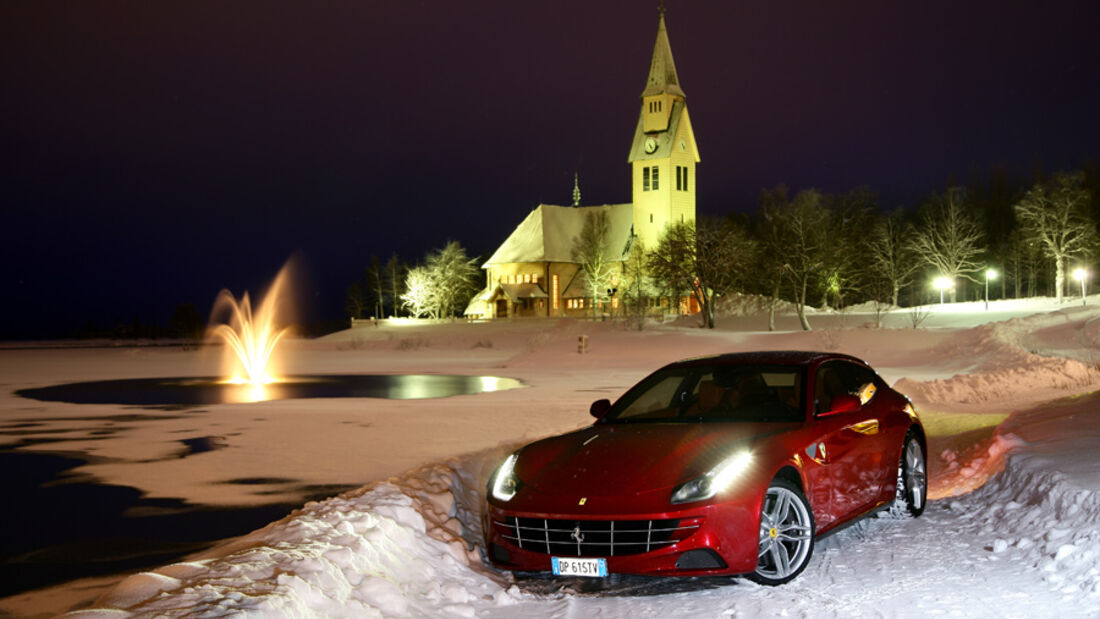 Ferrari FF, Seitenansicht, Kirche