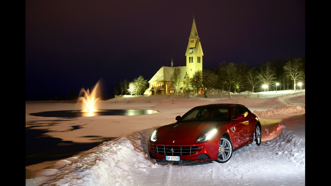 Ferrari FF, Seitenansicht, Kirche