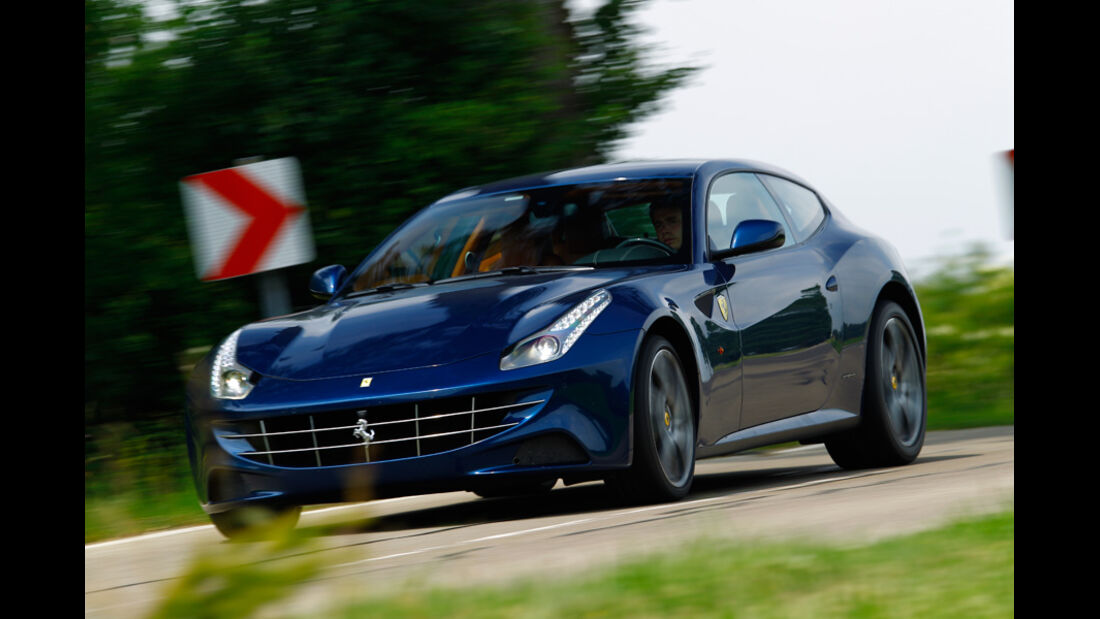 Ferrari FF, Seitenansicht, Kurvenfahrt