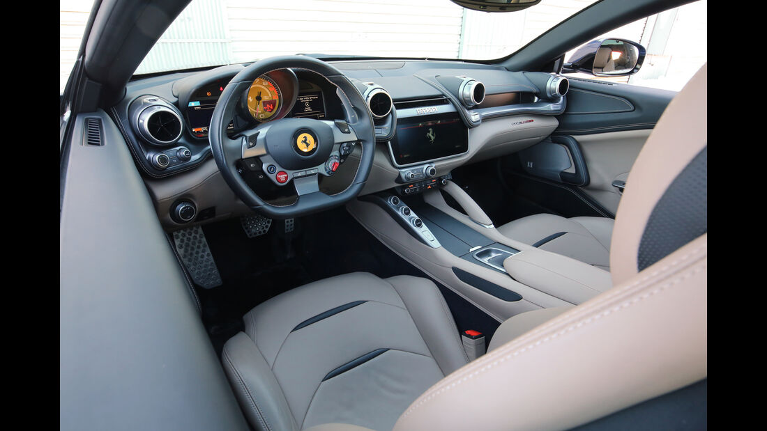 Ferrari GTC4 Lusso, Cockpit