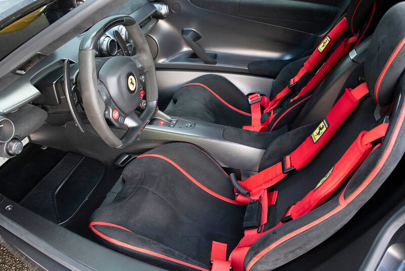 Ferrari La Ferrari (2014) Cockpit