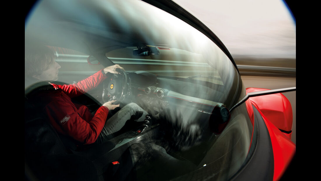 Ferrari LaFerrari, Cockpit