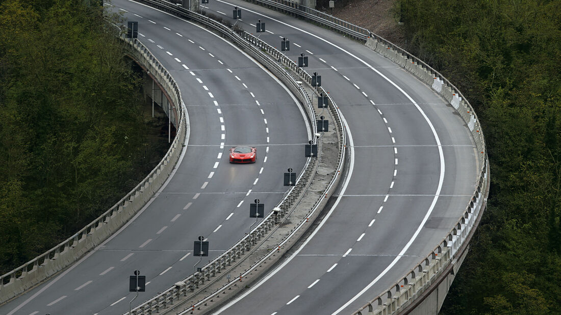 Ferrari LaFerrari, Frontansicht, Autobahn