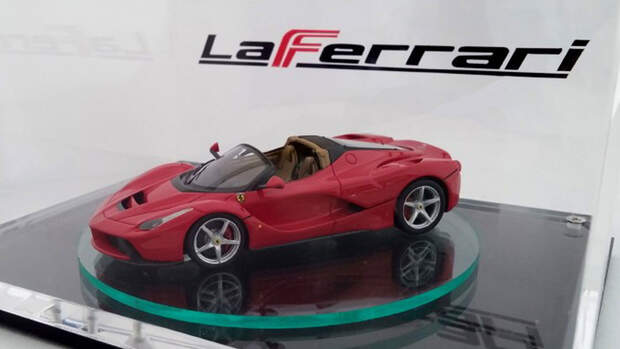 Ferrari LaFerrari Spider Modellauto