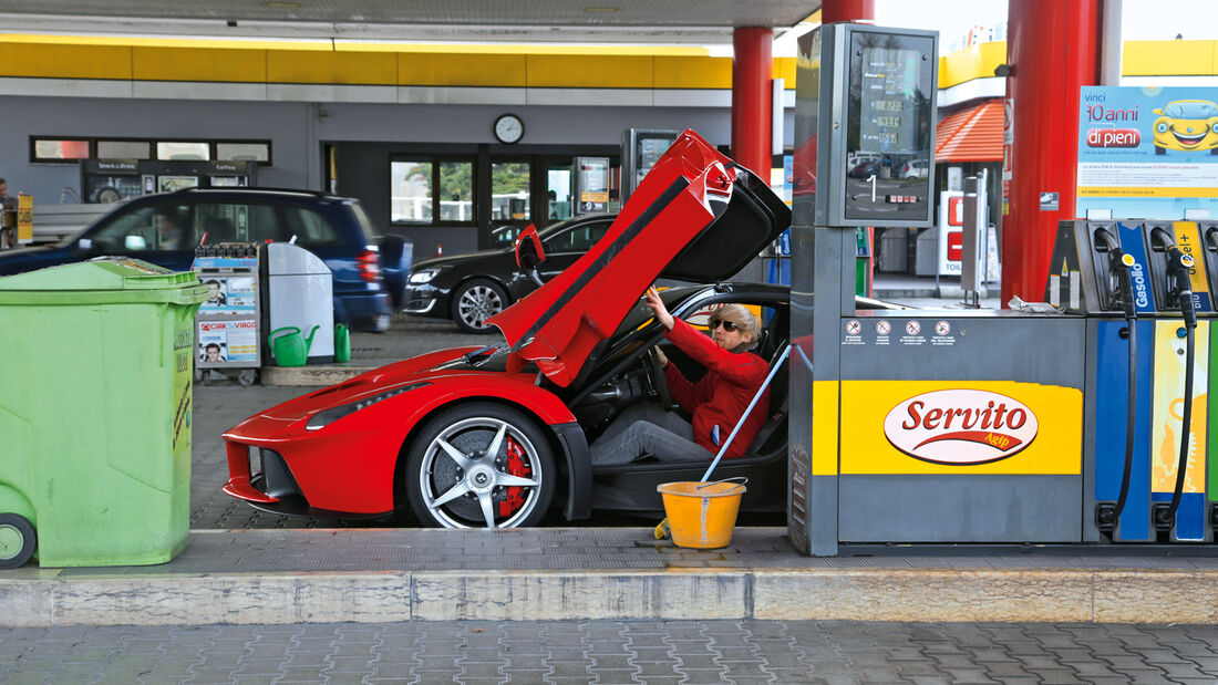 Ferrari LaFerrari, Tankstelle