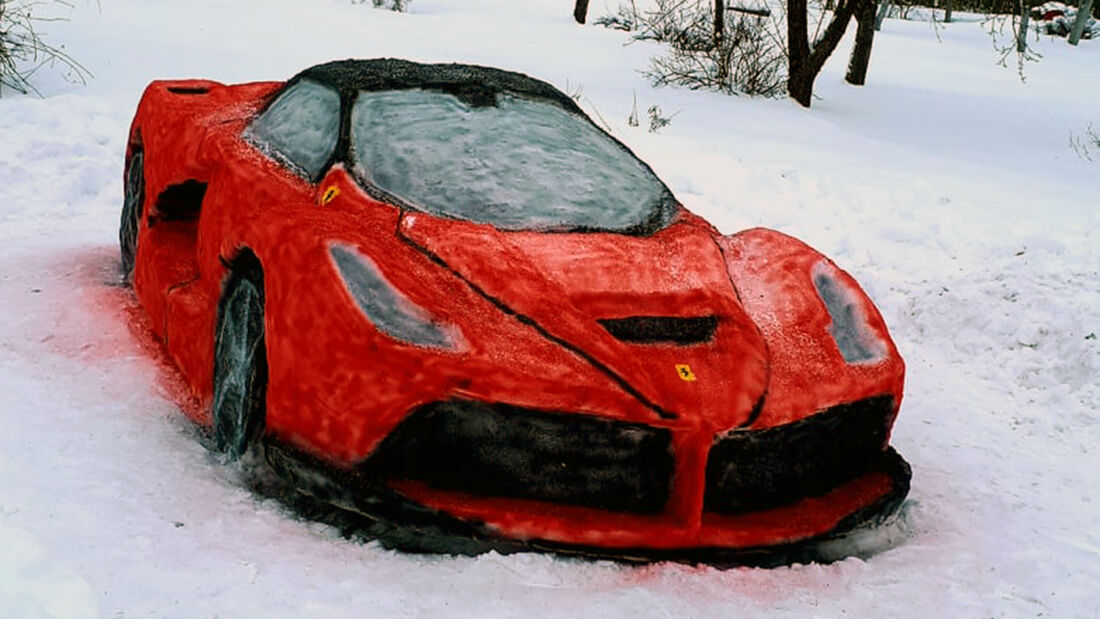 Ferrari LaFerrari aus Schnee