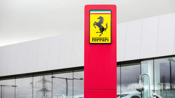 Ferrari Logo Emblem Händler Großbritannien