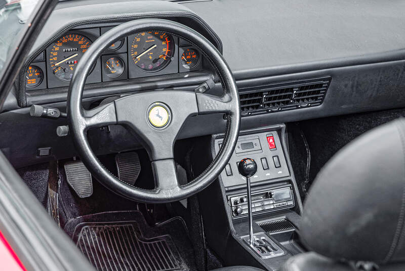 Ferrari Mondial T Cabriolet, Cabrios vom Kiesplatz