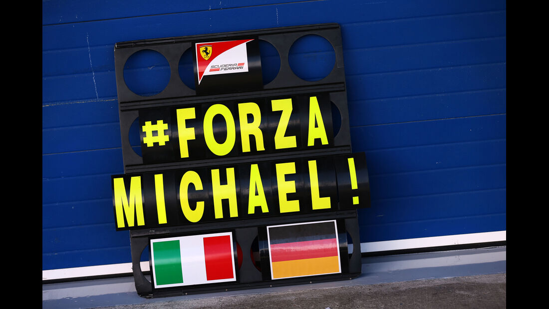 Ferrari - Pitboard Michael Schumacher - Formel 1 - Test - Jerez - 29. Januar 2014