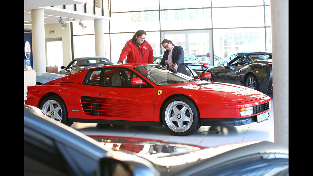 Ferrari Testarossa, Seitenansicht, Verkaufsgespräch
