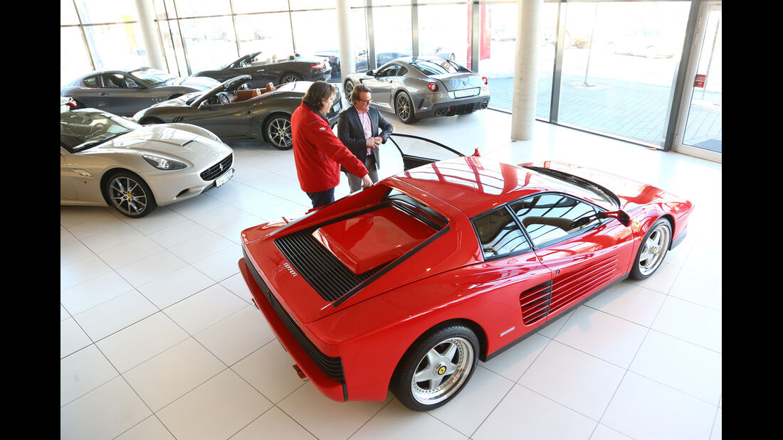 Ferrari Testarossa, Seitenansicht, Verkaufsraum
